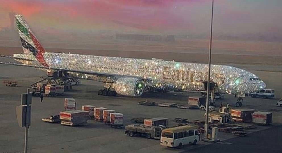 طائرة اماراتية بالالماس