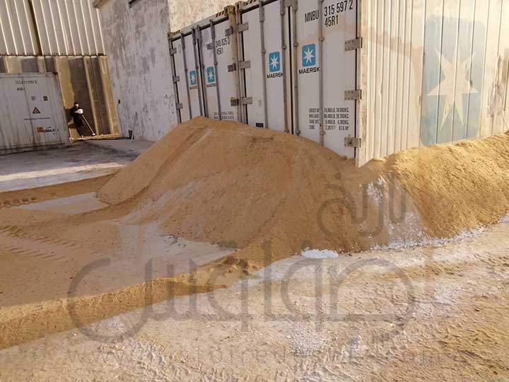 بالصور .. حاويات ممتلئة بالتن المجمد تبعث روائح كريهة في ميناء صفاقس التجاري منذ مارس 2018