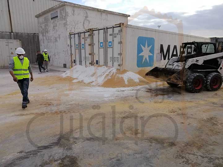 بالصور .. حاويات ممتلئة بالتن المجمد تبعث روائح كريهة في ميناء صفاقس التجاري منذ مارس 2018