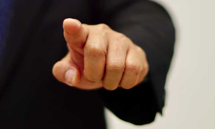 أصابع الاتهام