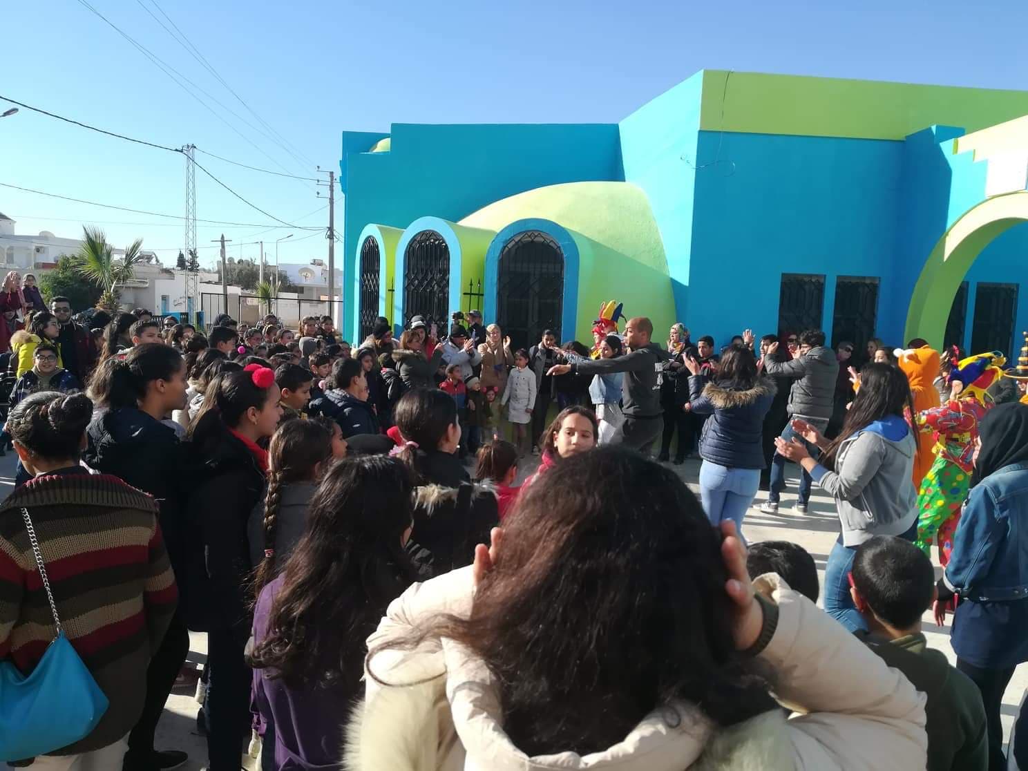 ضمن تظاهرة مكتبتنا ثورية : المكتبة العمومية بطريق العين تحتضن إحتفال عيد الثورة بمشاركة أكثر من 200 طفل وشاب