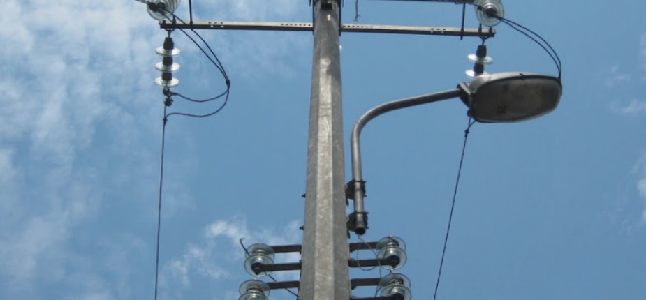 عمود كهرباء