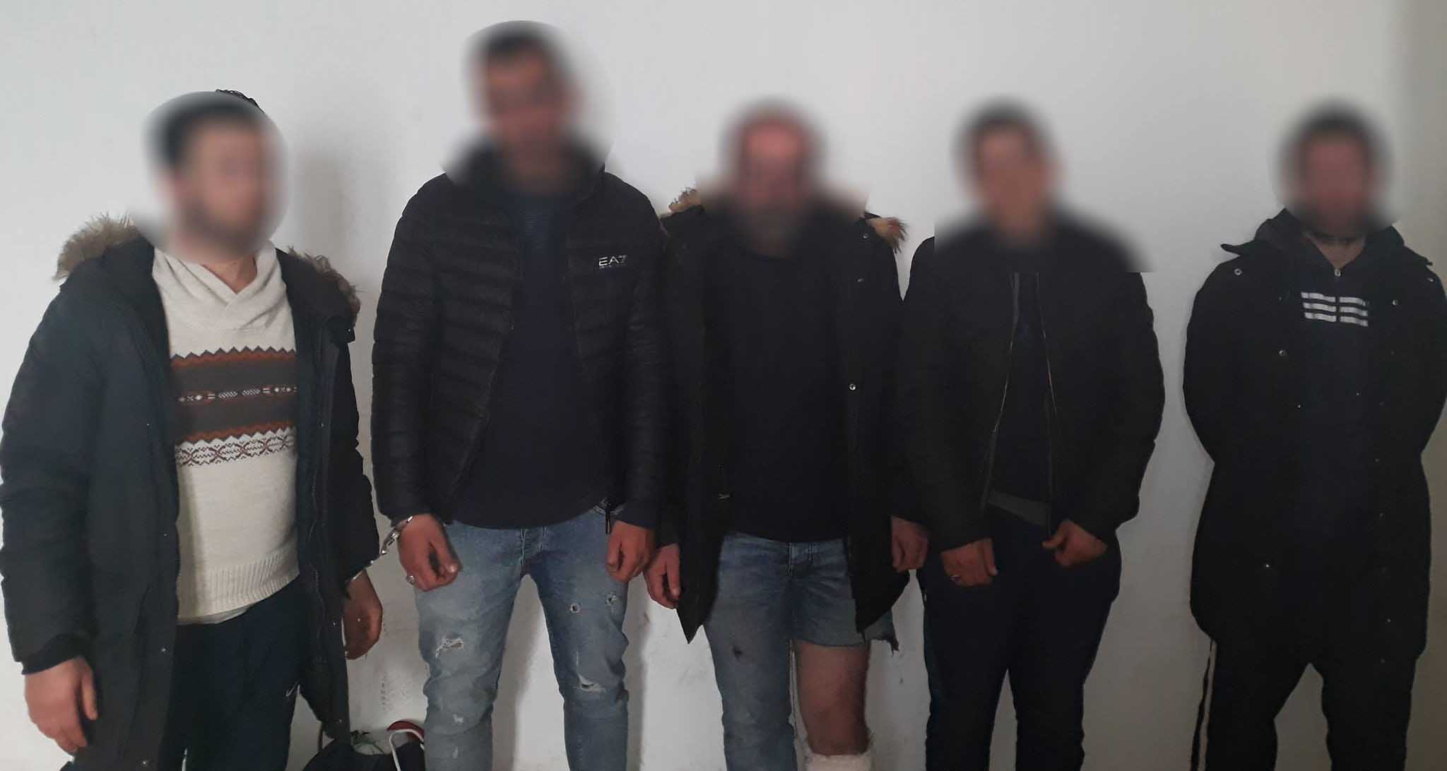 صفاقس : بتهمة السرقة .. القبض على 5 أشخاص جزائريين