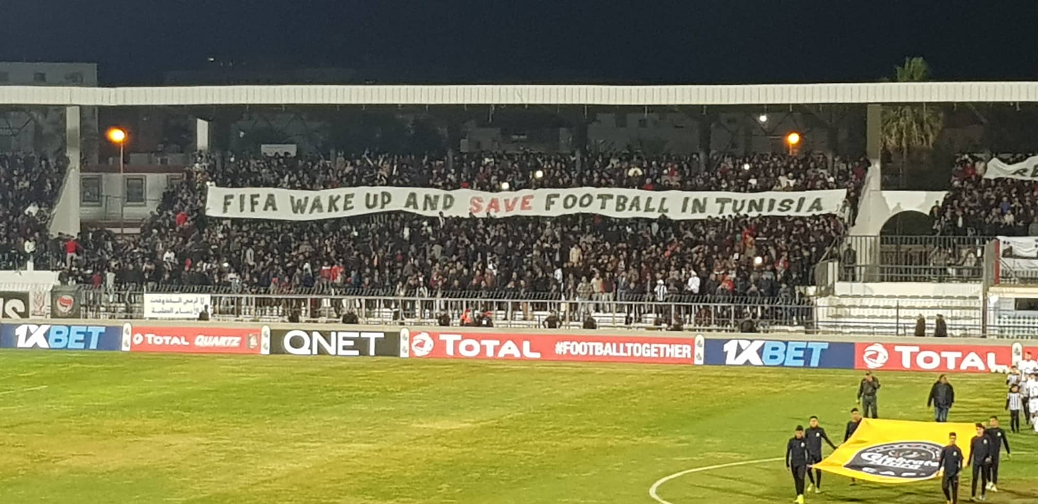 رسالة ذكية وعابرة للقارات من جماهير النادي الصفاقسي الى الفيفا : أنقذي كرة القدم في تونس"