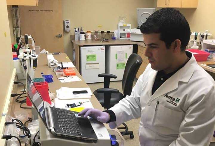 الدكتور حمدي مبارك