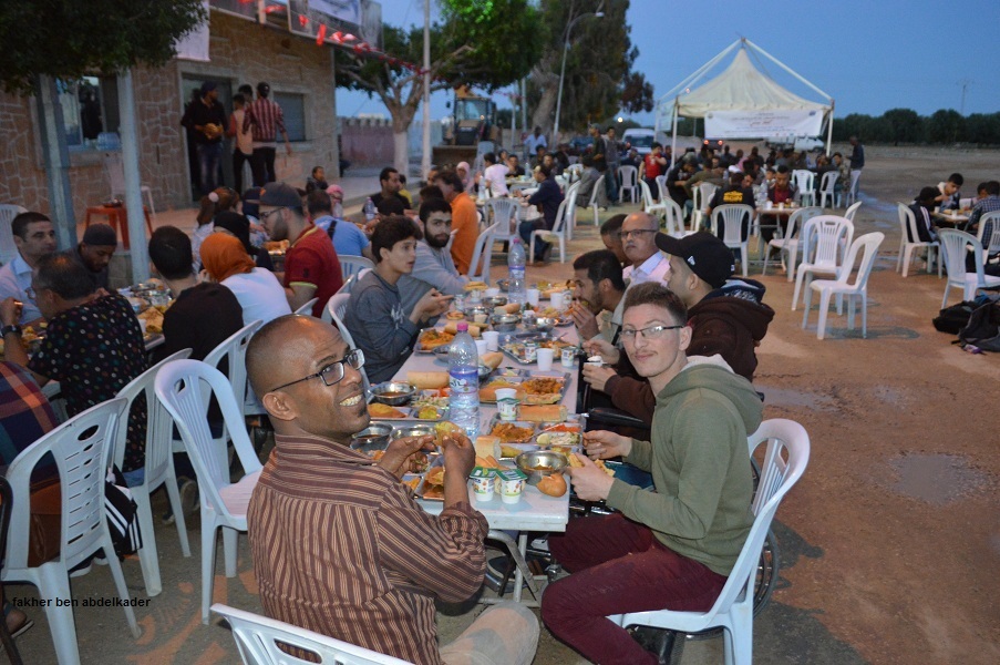 افطار جماعي -رمضان-عقارب