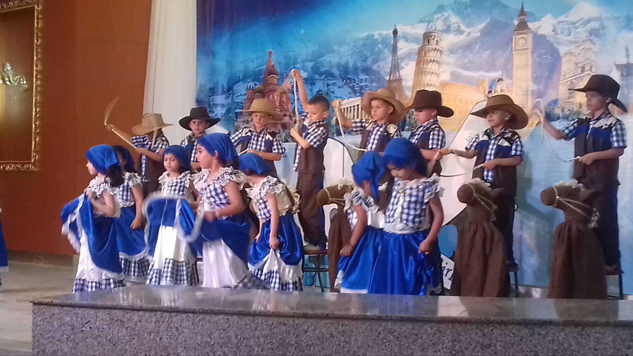 تنشيط ورقصات في حفلة اختتام السنة الدراسية لروضة تيتة بصفاقس