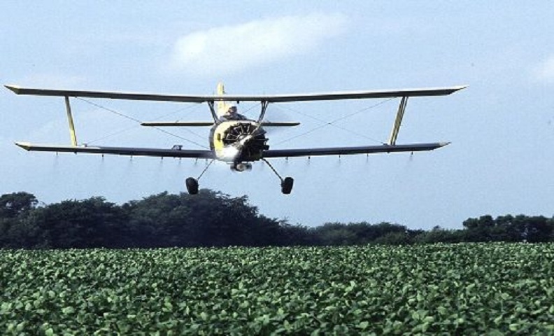 طائرة رش المبيدات - حشرات