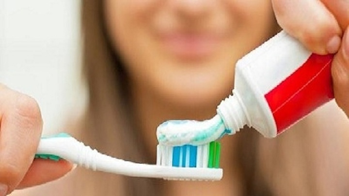 تنظيف-اسنان معجون الأسنان