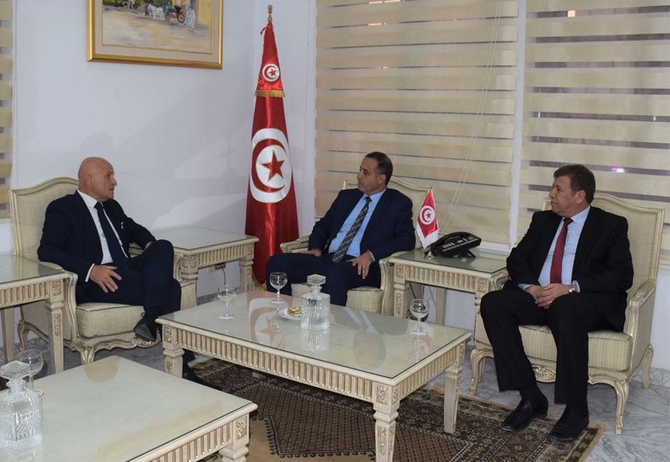 انيس الوسلاتي مع سفير فرنسا