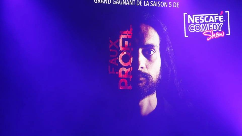 قدم الفنان الكوميدي الشاب أحمد العجيمي الفائز الأكبر في" مسابقة ناسكافيه كوميدي شو" العرض ما قبل الأول لأولى أعماله المسرحية تحت عنوان" فو بروفل " في فضاء التياترو بحضور عديد الوجوه الفنية والاعلامية المعروفة .