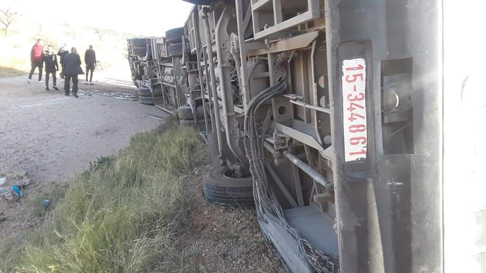 صفاقس : إنزلاق حافلة في طريق العين ( صور )