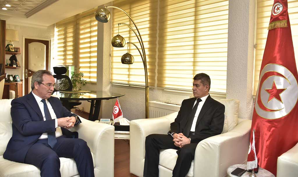 وزير الفلاحة يستقبل عبد العزيز المخلوفي ر م ع شركة CHO المختصة في تصدير زيت الزيتون