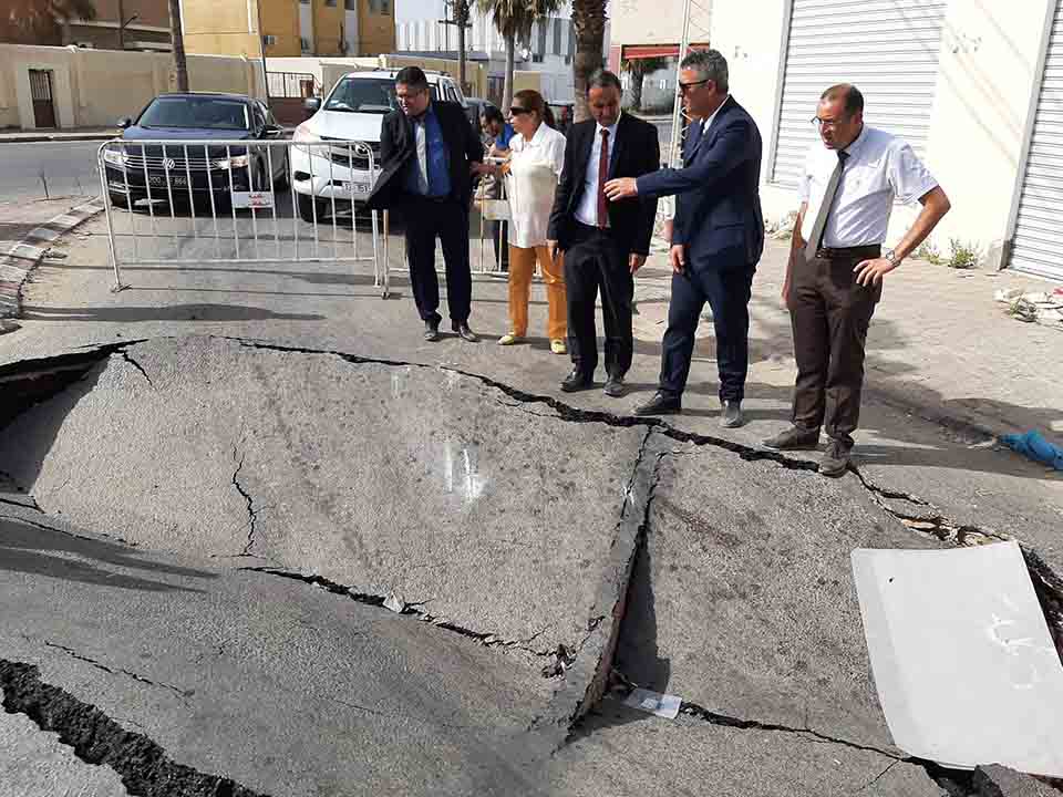 صفاقس: إنهيار طريق يحدث حفرة كبيرة