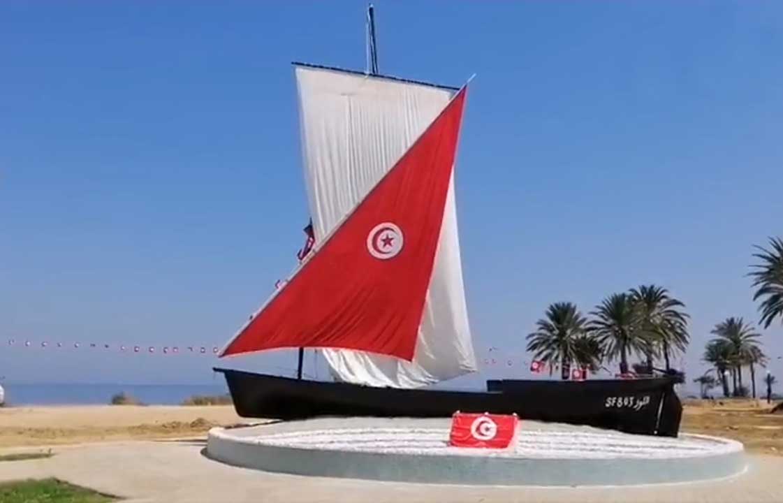 أبحر خلسة من جزيرة قرقنة إلى ليبيا : موكب لتسليم نسخة عن السفينة التي أبحر على متنها الزعيم بورقيبة سنة 1945