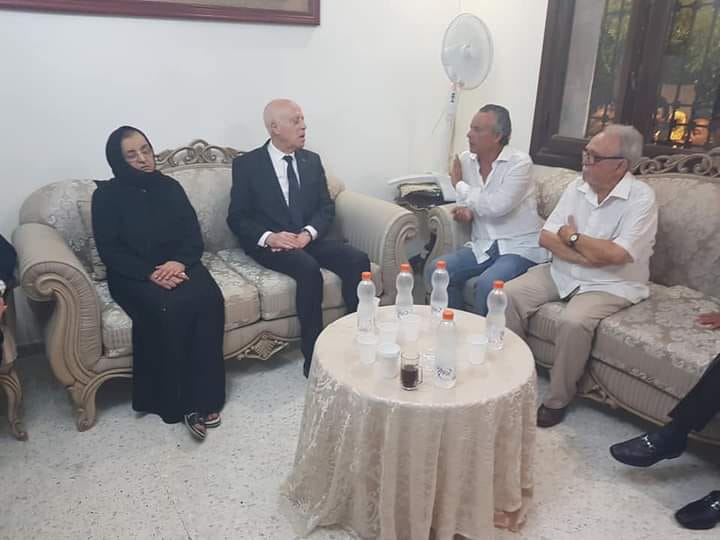 صفاقس : قيس سعيد يقدم واجب العزاء لأسرة فقيد كرة القدم التونسية حمادي العقربي