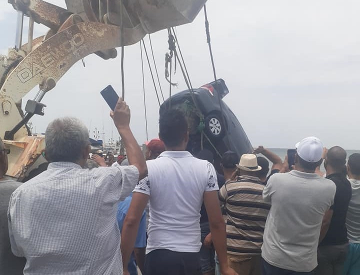 قرقنة: سقوط سيارة في ميناء سيدي يوسف