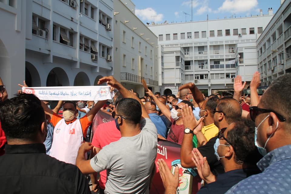 إحتجاج أعوان نقابة قوات الامن الداخلي بصفاقس أمام المحكمة الابتدائية بصفاقس