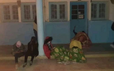 تلاميذ في العراء