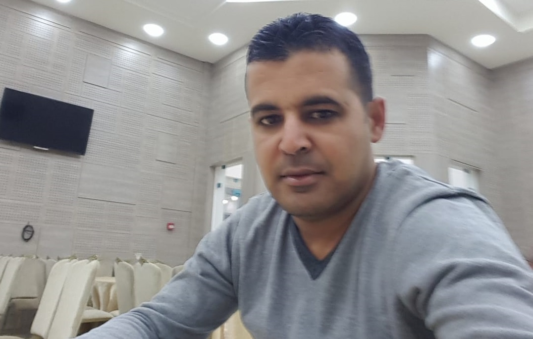 نداء استغاثة.. مواطن تونسي عالق بالتراب الجزائري دون مأوى ودون نقود