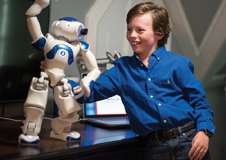 الطفل النابغة يتخرج من الجامعة و يؤسس لشركة ناشئة بعمر 12 عاما