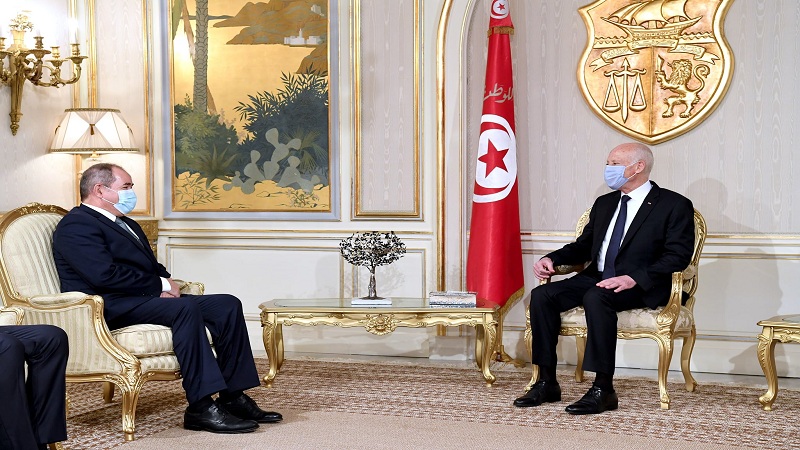 قيس سعيد - وزير الشؤون الخارجية للجمهورية الجزائرية صبري بوقادوم