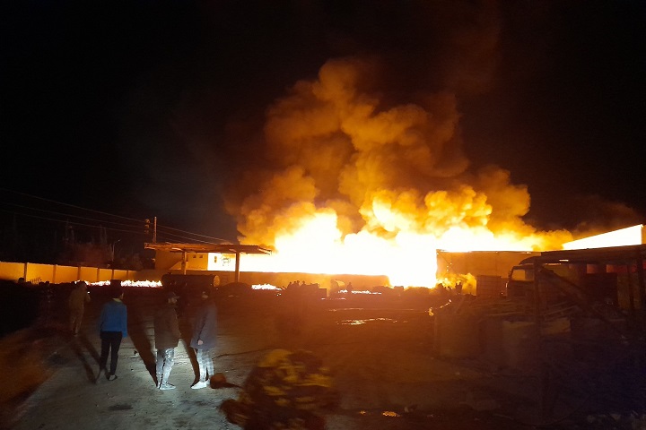 حريق بمصنع فريب في عقارب