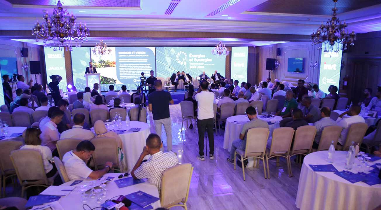 La cérémonie de signature des accords de partenariat entre l'entreprise Smart Mechatronics et les deux géantes entreprises chinoises INVT et JA Solar, pour une période de dix ans depuis l'année 2023 jusqu'à l'année 2033, intitulée "Energies et Synergies."