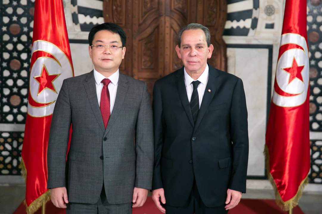 Le chef du gouvernement s’entretient avec le Président de Huawei Northern Africa region pour un renforcement de la coopération dans le domaine technologique