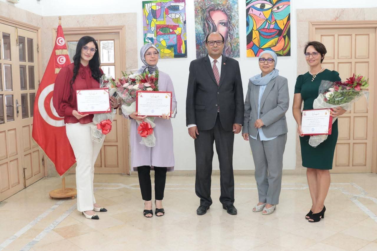 جائزة افضل بحث علمي نسائي